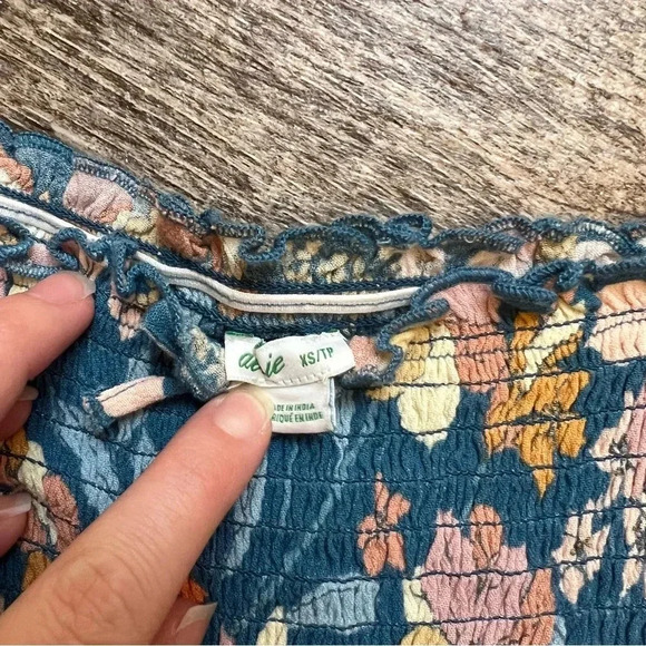 {Aerie} Floral Short-Sleeve cropped top - Picture 3 of 4